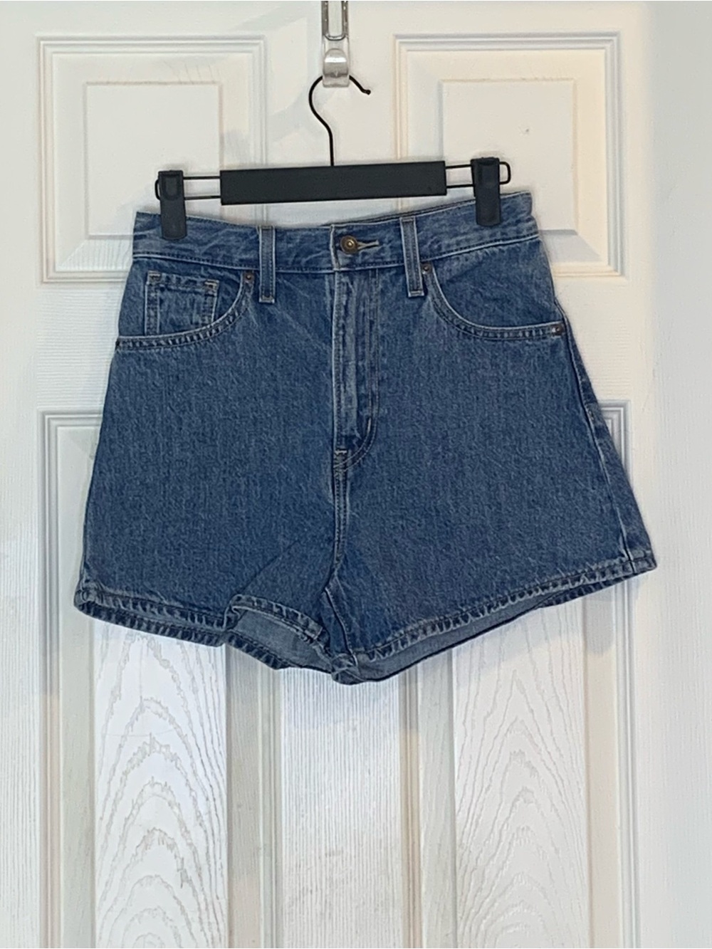Levi’s High Waisted Mom Shorts Size 24